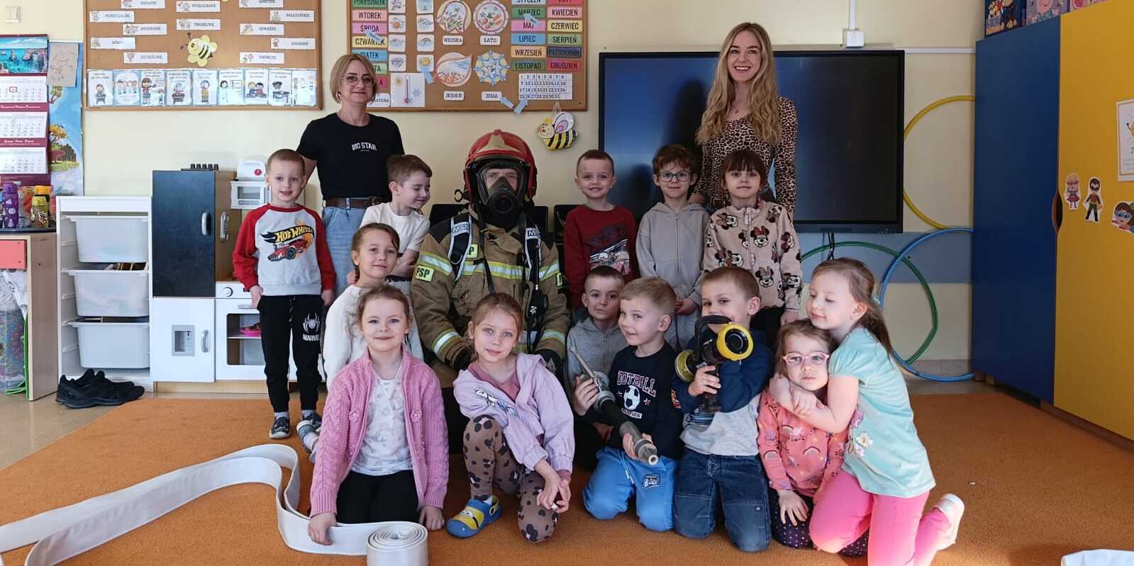 Wizyta Strażaka w grupie Pszczółki