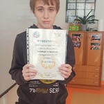 wyróżniona uczennica z dyplomem