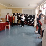 Apel przygotowany przez uczniów klasy 7 A pod kierunkiem pani Moniki Jurkowskiej.jpg