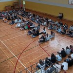 Napis czytam ułożony przez czytających uczniów.