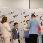 Wiceprezydent Białegostoku wręcza nagrody naszym uczniom