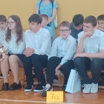 Uczniowie klasy 7A przed zakończemiem roku szkolnego 2025_26.jpg