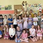9. Ucz. wylosowani przez Zyrafę Lokatkę i nagrodzenia za pracę plastyczną.jpg