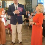 Podziękowania dla pani Dyrektor Alicji Sitko od przedstawiciela władz miejskich Zastępcy Prezydenta Miasta Białegostoku Tomasza Klima.jpg
