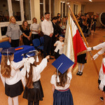 Pierwszoklasiści składają ślubowanie na sztandar