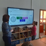 klasa2b rozwiązuje zadania 