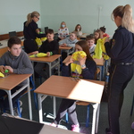 straż_miejska_rozdaje_odblaski.JPG