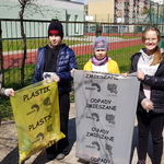 sprzątanie terenu szkoły.jpg