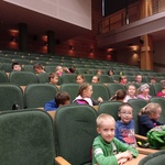 Uczniowie klas I na pokazach iluzjonistycznych.  (2).jpg