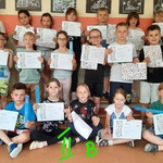klasa 2b z dyplomami