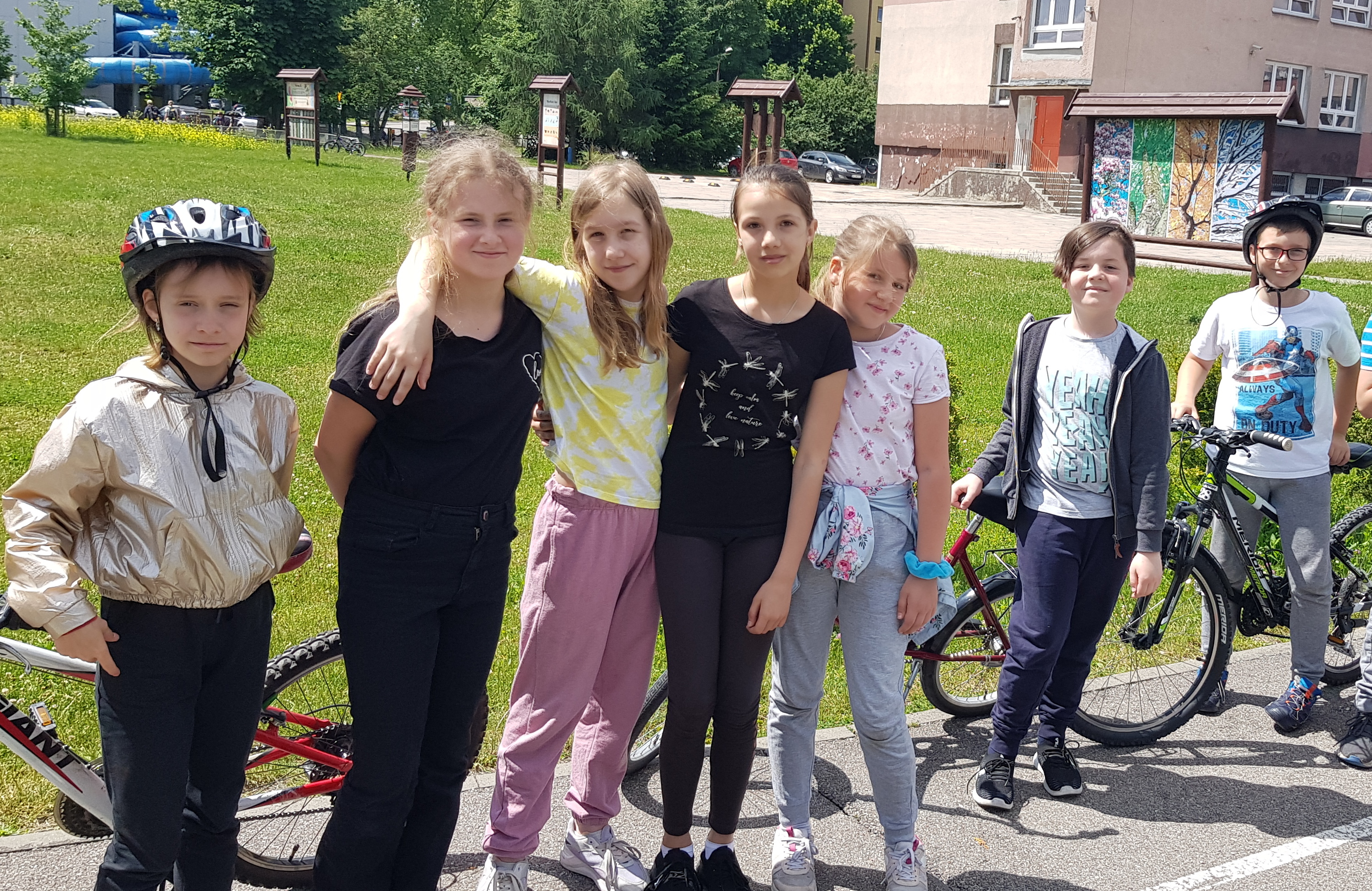 klasa 4b zadowolona z egzaminu.jpg