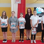 wyróżnieni uczniowie klasa 4a.jpg