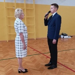 przewodniczący zdaje raport.jpg