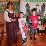 Przebrani rycerze i broń rycerska.jpg