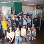 klasa 3b w pacowej chacie.jpg