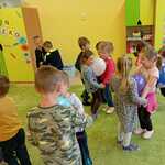 zabawa z balonami.jpg