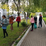 klasa 5b zbiera śmiecie.jpg