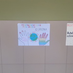 trzy plakaty dotyczące praw człowieka i dziecka