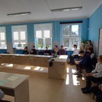 komisja i uczestnicy konkursu w sali