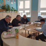 uczeń czyta przed komisją