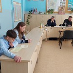 uczniowie przygotowują się do czytania