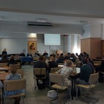 uczestnicy konkursu przy stolikach -etap centralny