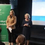 Pani dyrektor wita i przedstawia prelegentki