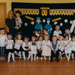 Zdjęcie grupowe dzieci z grupy Pszczółki