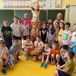 klasa 3a z Żyrafą Lokatką