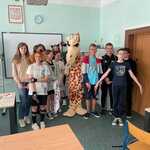 Klasa 8b z Żyrafką Lokatką