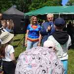 Pan prezydent rozmawia z uczniami SP 15.jpg