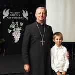 Arcybiskup i uczeń klasy 2