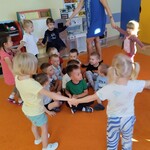 Sto lat dla chłopców z grupy Wiewiórki.