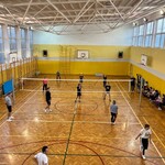 boisko do gry w siatkę, dwa zespoły rodzice, nauczyciele-uczniowie