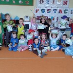 Zdjęcie grupowe dzieci z grupy Wiewiórki.
