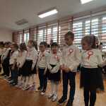 grupa dzieci w części artystycznej