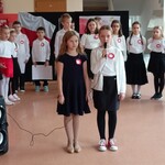 Dwie dziewczynki z mikrofonem