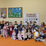 Zdjęcie grupowe dzieci z grupy Wiewiórki