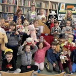 Klasa Ia- zdjęcie grupowe z wychowawczynią i p. bibliotekarką