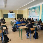 Uczniowie oglądają prezentację