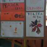 Na sztaludze pięć plakatów Prawa Człowieka