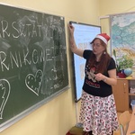 Mama pisze na tablicy Warsztaty piernikowe
