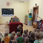 teatrzyk kamishibai- palec wskazujący