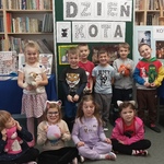 Zdjęcie grupowe- Motylki na tle dwkoracji