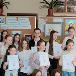 Uczestnicy konkursu z dyplomami