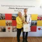 Pani Dyrektor z laureatem konkursu Ośmiu Wspaniałych.jpg