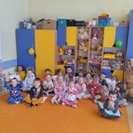 Zdjęcie grupowe dzieci z grupy Wiewiórki