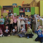 Dzieci z grupy Jeżyki prezentują swoją Ziemię