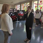 Przewodniczący Samorządu Uczniowskiego melduje gotowość szkoły do apelu