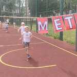  Dzieci dobiegają do mety